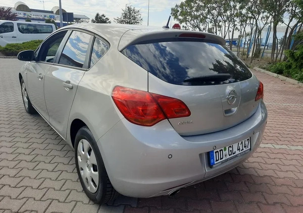 Opel Astra cena 20900 przebieg: 127000, rok produkcji 2010 z Kołobrzeg małe 326